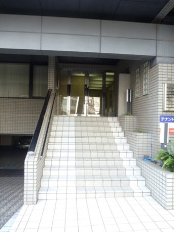 PICTエントランス階段